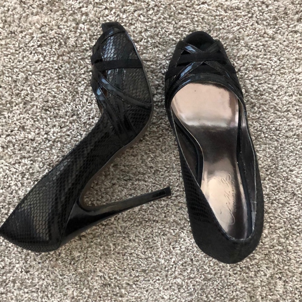 Charles by Charles David Black Pumps - Size 8 - Picture 2 of 8